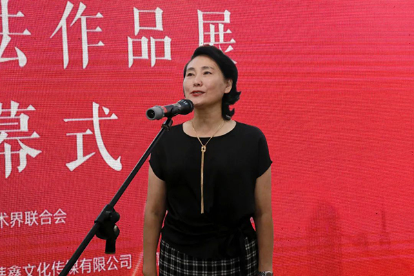 馬玉玲宣布展覽開幕