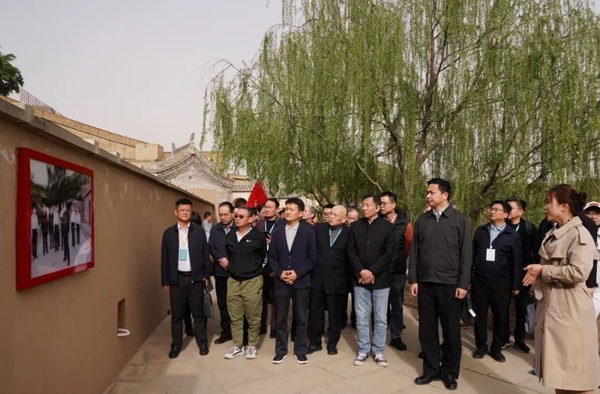 參觀米脂縣楊家溝革命舊址
