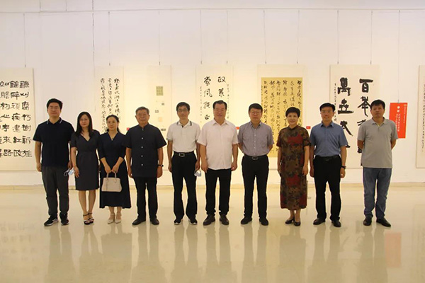 領導嘉賓參觀展覽
